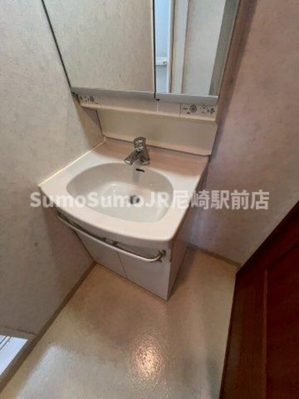 独立洗面台