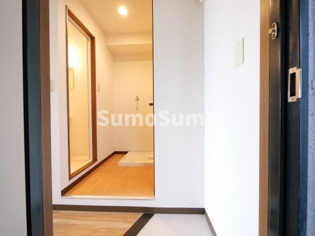 物件内観写真5　(収納もある玄関です)