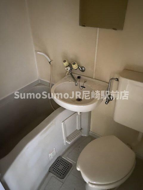 物件内観写真13　(ゆったりとスペースのある洗面所)