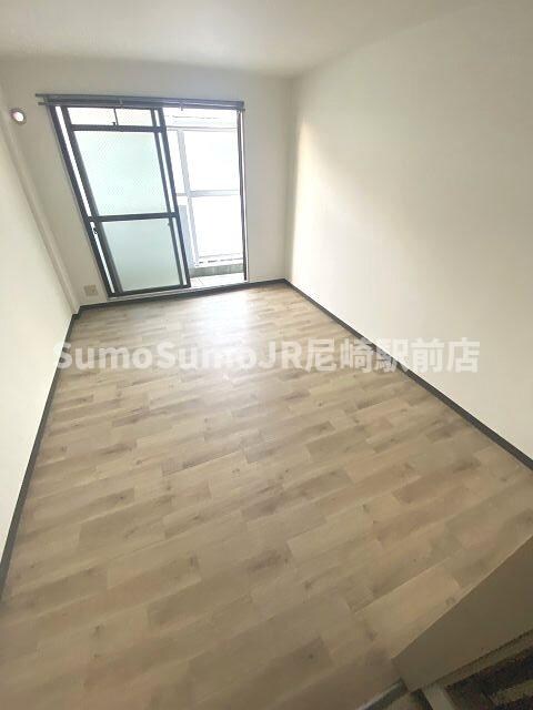 物件内観写真18　(居間です)