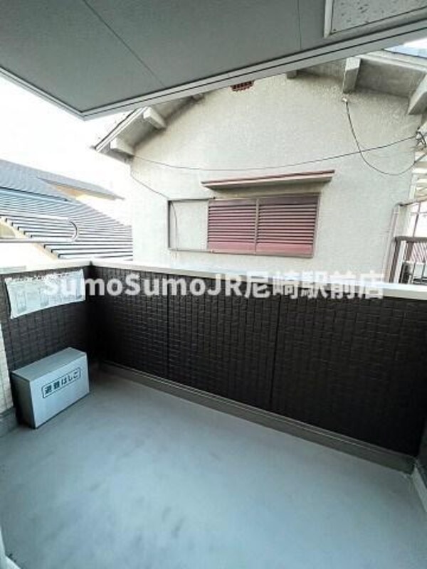 バルコニー(バルコニーからの眺めを楽しみながら食事をしませんか)