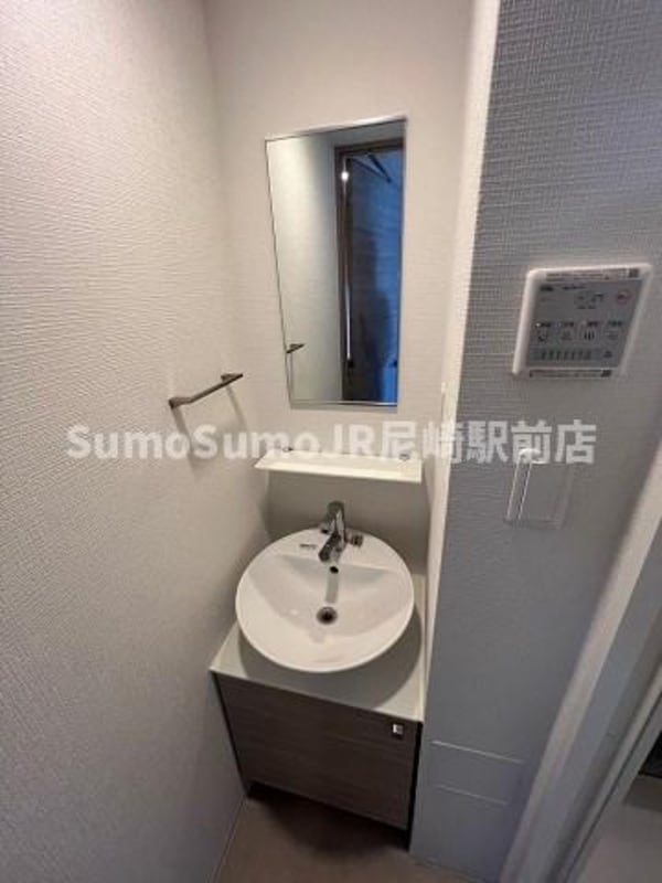 独立洗面台(独立洗面台あり、毎朝おしゃれに忙しい女性の方におすすめです)