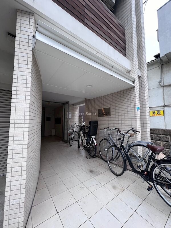 物件外観写真2　(エントランスです)