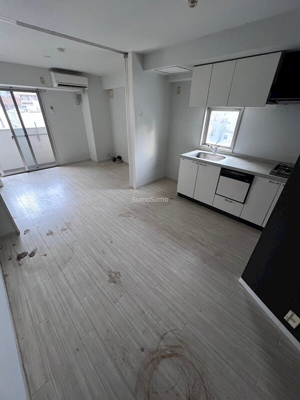 物件内観写真5　(使いやすい居間です)