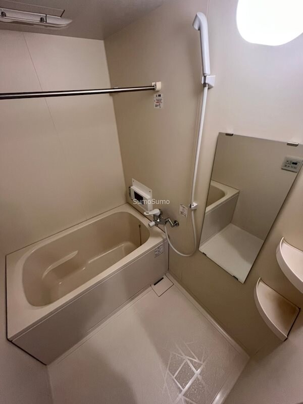 物件内観写真8　(落ち着いた空間のお風呂です)