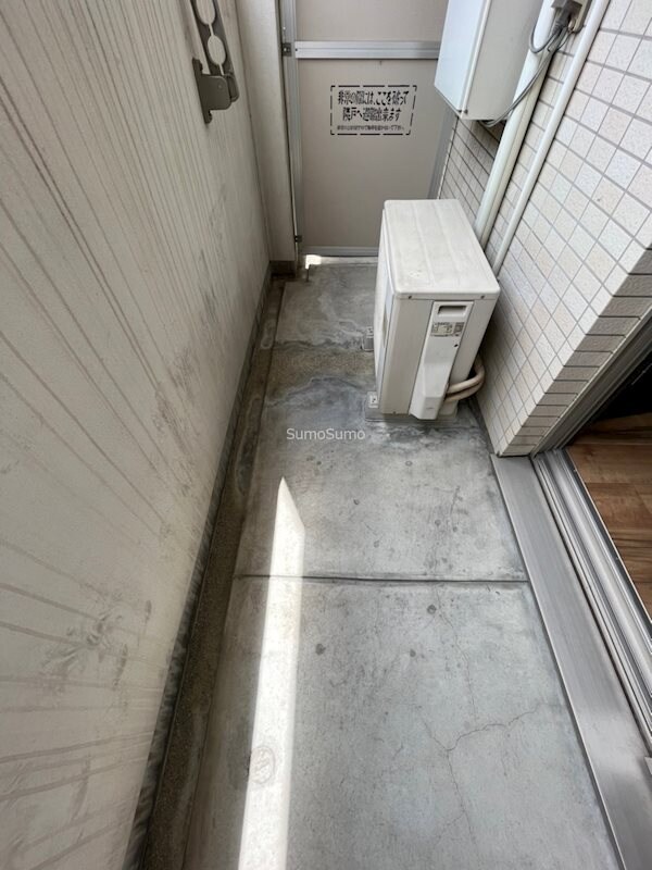 物件内観写真9　(広々としたバルコニーです)