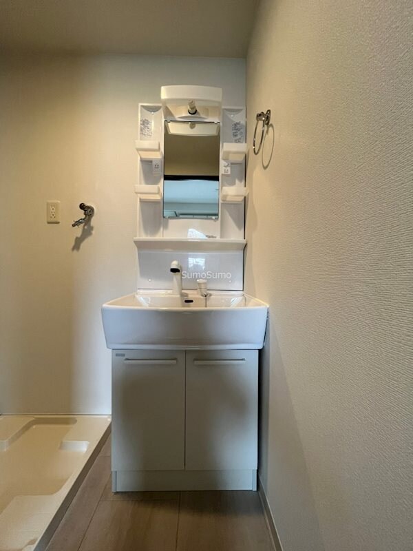 物件内観写真11　(忙しい朝には欠かせない洗面所です)
