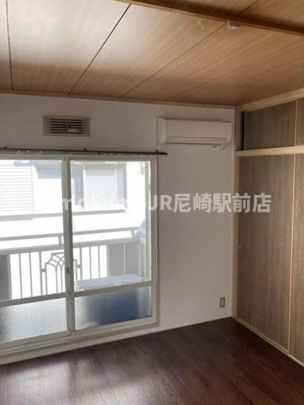 寝室(落ち着いて過ごせるお部屋なので、寝室にいかがでしょうか)