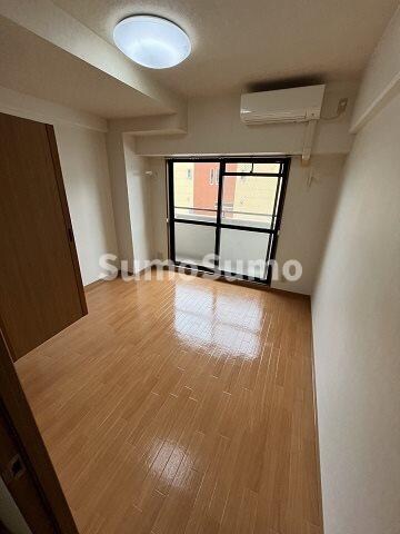 物件内観写真3　(ゆったり過ごせる居間です)