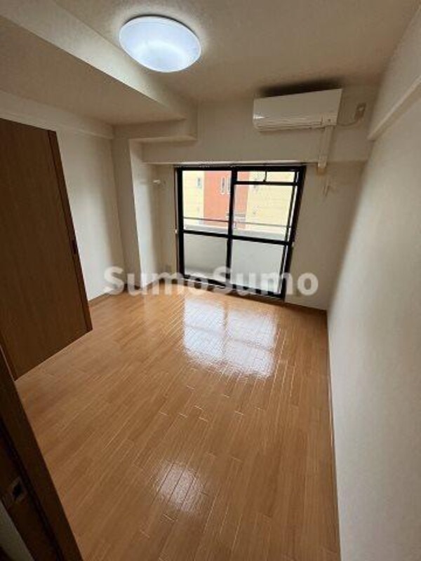 居室(ゆったり過ごせる居間です)