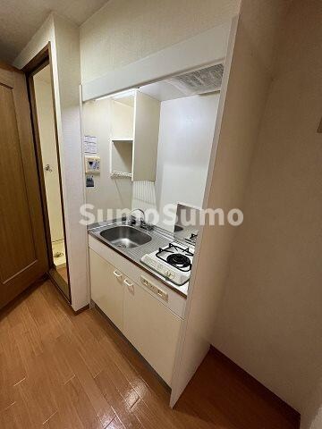 物件内観写真4　(コンパクトなキッチンで掃除もラクラク)