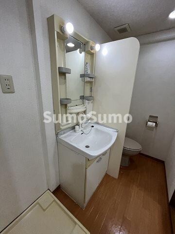 物件内観写真7　(コンパクトで使いやすい洗面所)