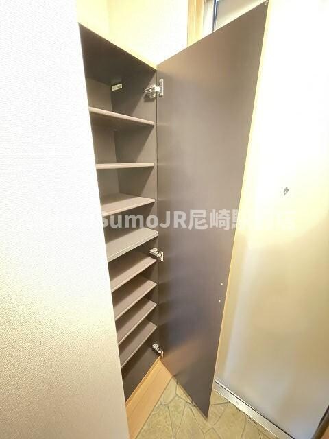 物件内観写真14　(ちょっとした収納スペースも充実しています)