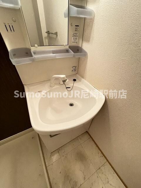 物件内観写真18　(独立洗面化粧台が付いています)