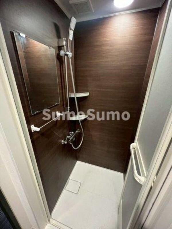 シャワールーム(すっきりとしたシャワールームです)