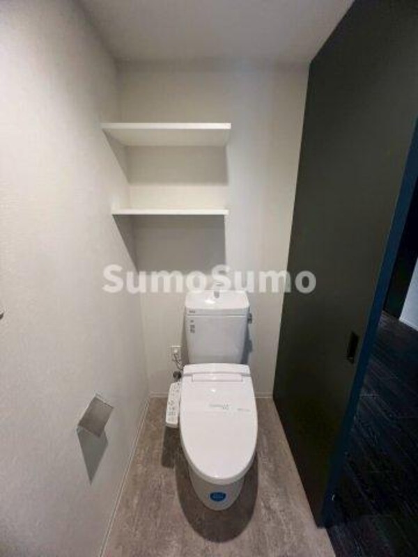 トイレ(落ち着いた色調のトイレです)