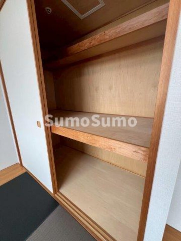 収納(たっぷりとした収納スペースです)
