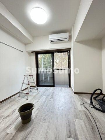 物件内観写真4　(おしゃれな居間です)