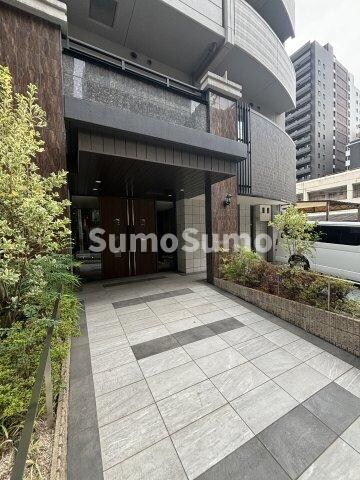 物件外観写真2　(清潔なエントランスです)