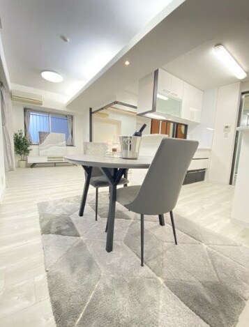 物件内観写真11　(おしゃれな居間です)