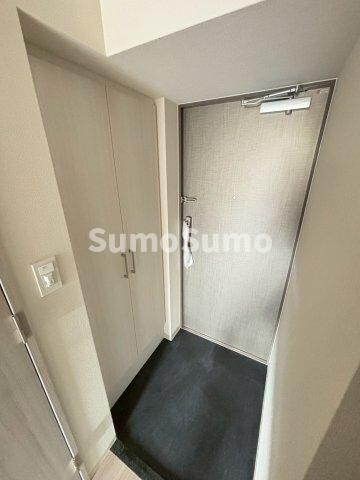 物件内観写真3　(収納もある玄関です)