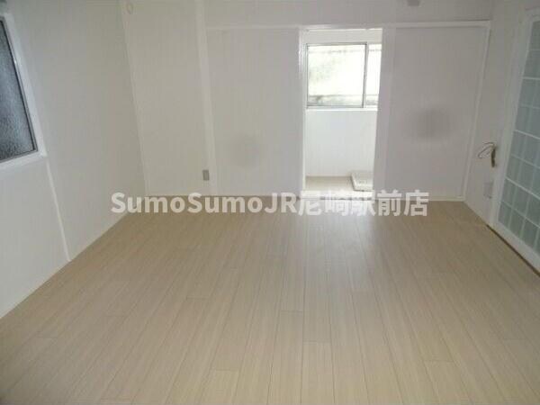 物件内観写真4　(ゆったり過ごせるリビングです)