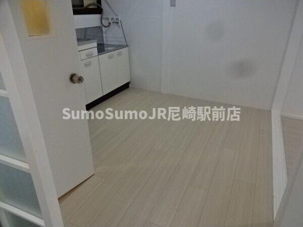 物件内観写真9　(おしゃれな居間です)