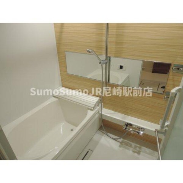 浴室(コンパクトで使いやすいお風呂です)