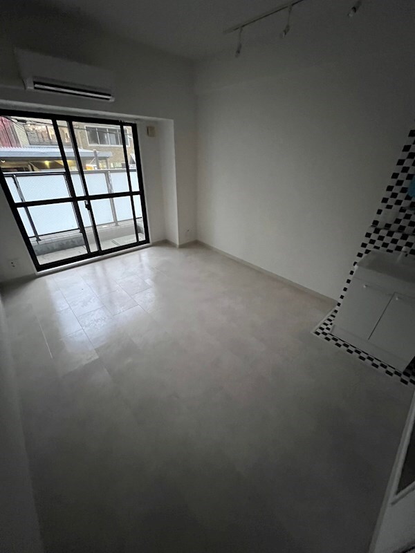 物件内観写真5　(使いやすい居間です)