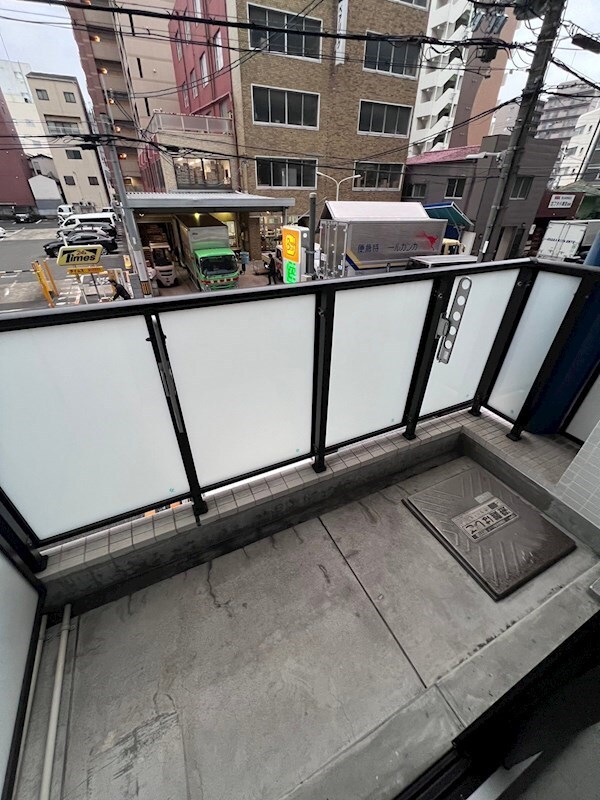 物件内観写真9　(暖かな日差しのふりそそぐバルコニー)