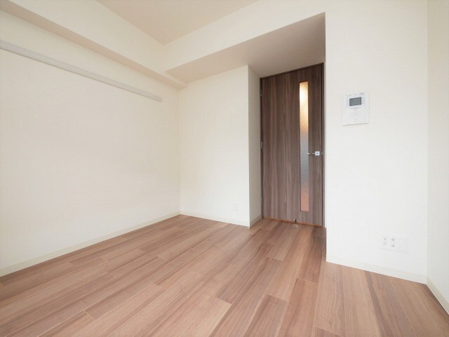 物件内観写真5　(こちらのリビングで趣味の時間をお楽しみください)