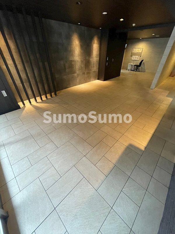 物件外観写真3　(ゆとりのあるロビーです)