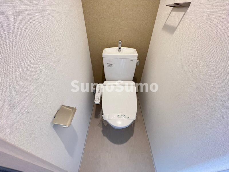 物件内観写真10　(ゆったりとした空間のトイレです)