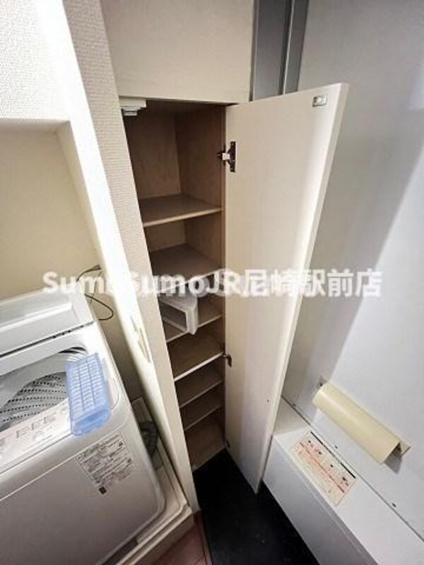 収納(小物を収納するのに便利です)