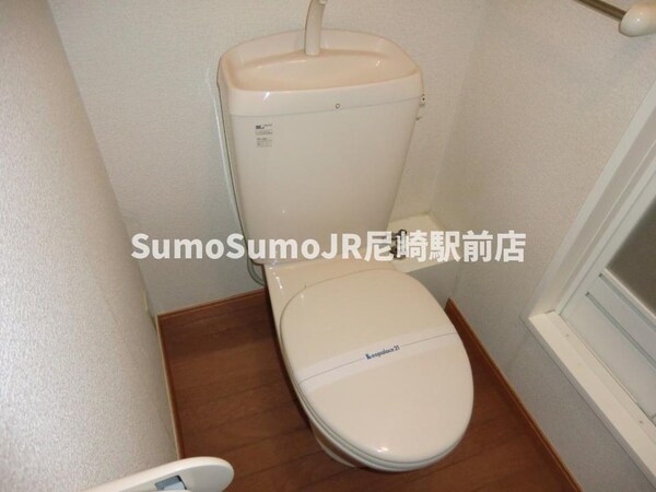 トイレ(落ち着いた色調のトイレです)