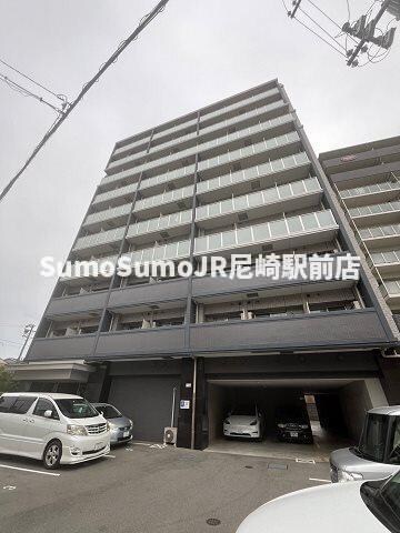 物件外観写真1　(落ち着いた雰囲気の外観です)