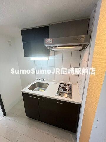 物件内観写真6　(コンパクトなキッチンで掃除もラクラク)