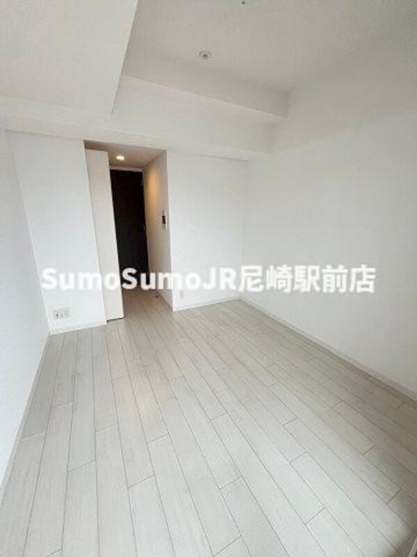 寝室(広くて明るい寝室)