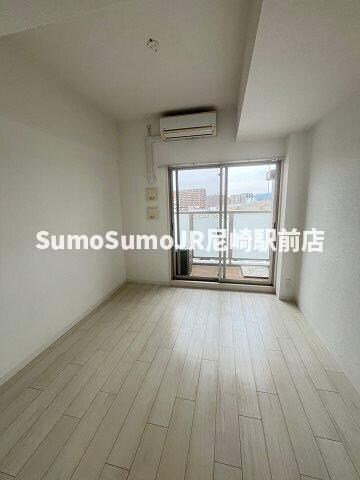 物件内観写真17　(おしゃれな居間です)