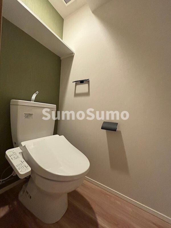 トイレ(落ち着いた色調のトイレです)