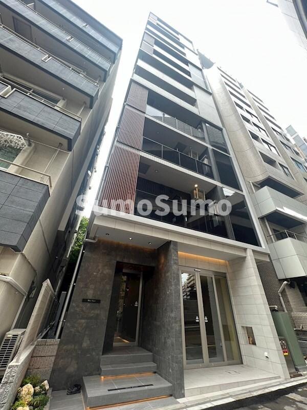 物件外観写真2　(清潔なエントランスです)