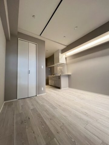 物件内観写真8　(こちらのリビングで趣味の時間をお楽しみください)