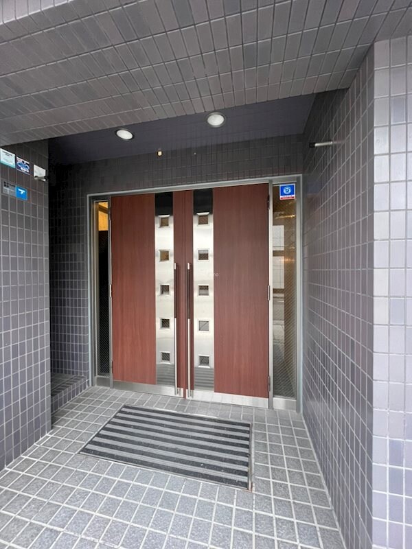 物件外観写真2　(エントランスです)