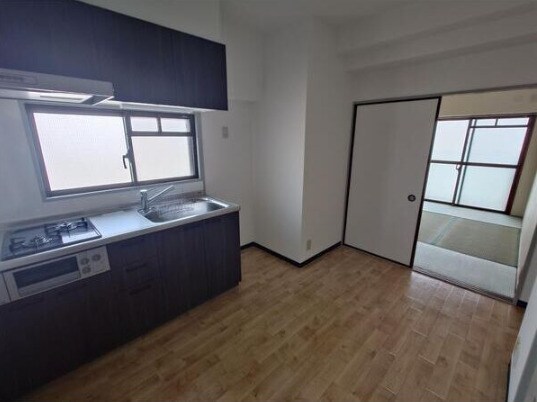 物件内観写真5　(おしゃれなリビングです)