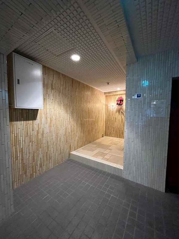 物件外観写真3　(建物の内部です)