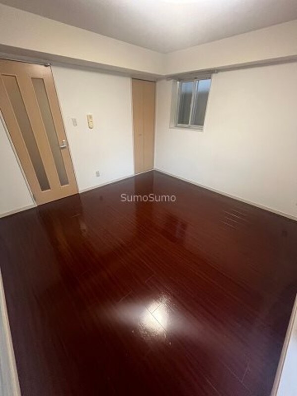 寝室(落ち着いて過ごせるお部屋なので、寝室にいかがでしょうか)