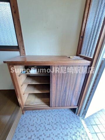 物件内観写真3　(ちょっとした収納スペースも充実しています)