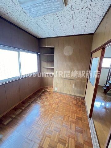 物件内観写真8　(おしゃれな居間です)