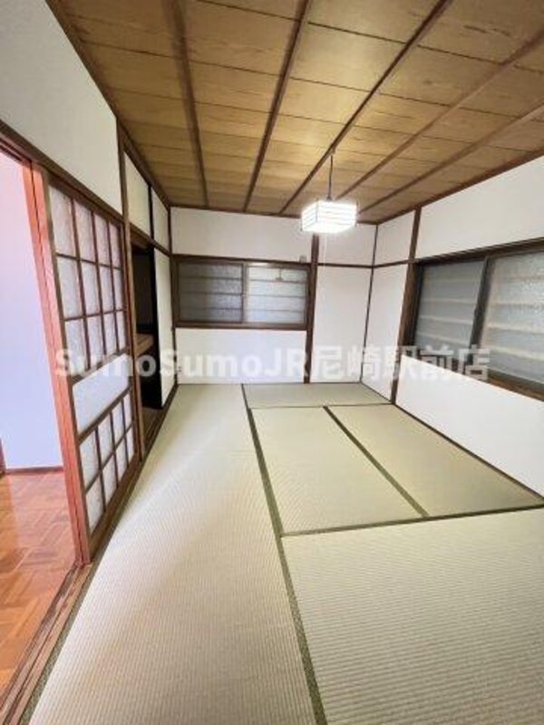 寝室(落ち着いた色調の寝室です)