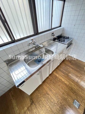 物件内観写真20　(コンパクトなキッチンで掃除もラクラク)